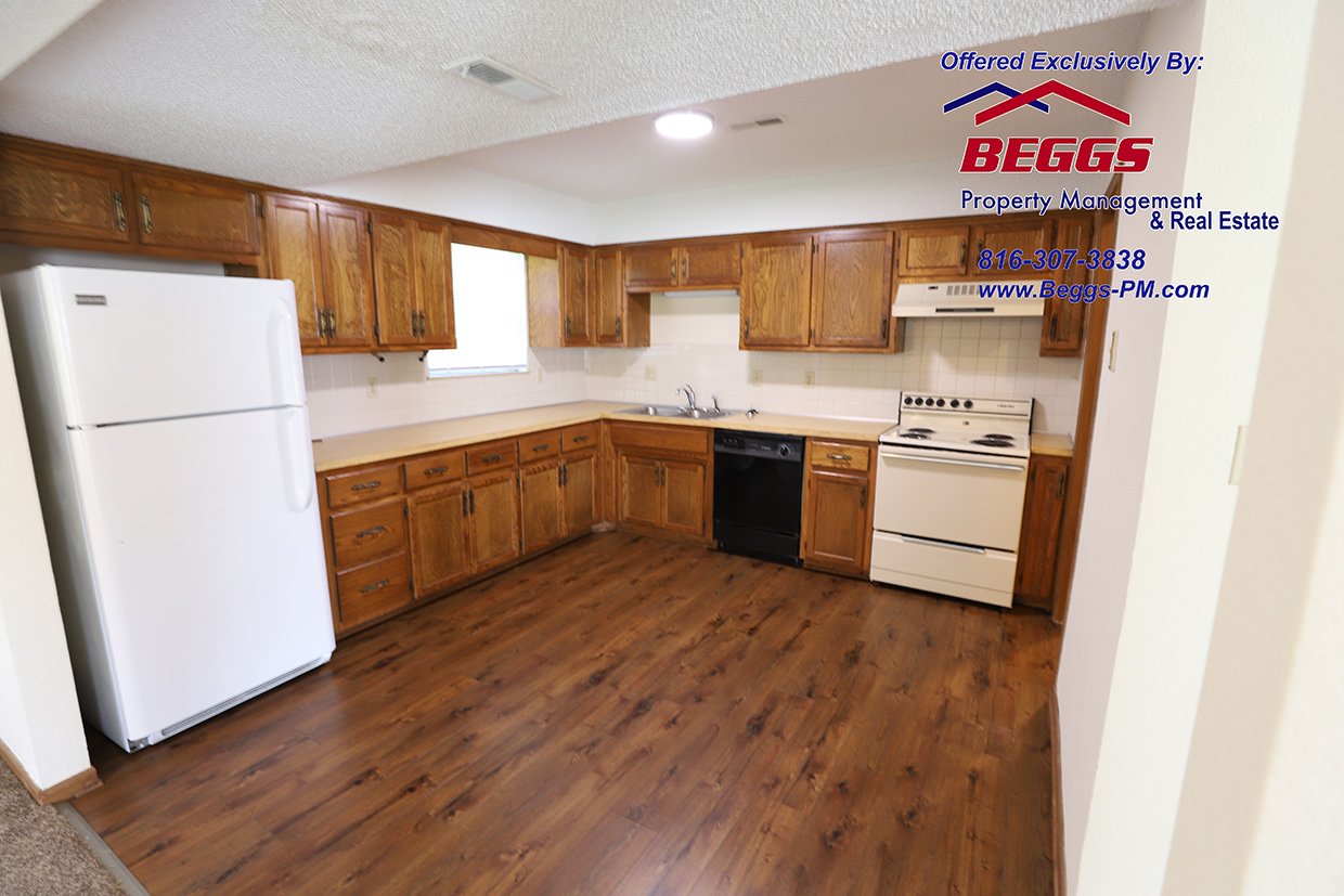 317 Dains, Liberty MO-  3BR, 2.5BA- Duplex property image