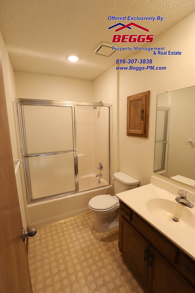317 Dains, Liberty MO-  3BR, 2.5BA- Duplex property image