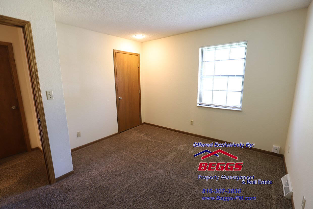 317 Dains, Liberty MO-  3BR, 2.5BA- Duplex property image