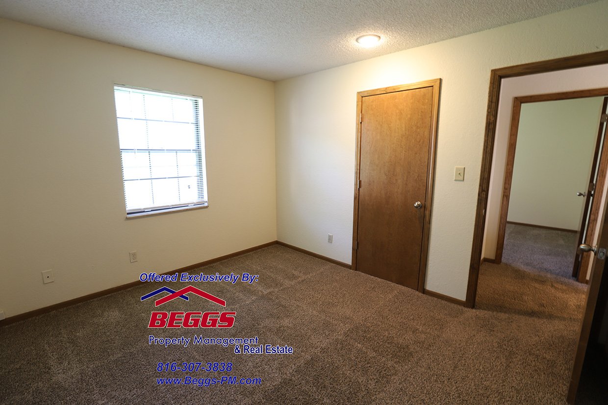 317 Dains, Liberty MO-  3BR, 2.5BA- Duplex property image