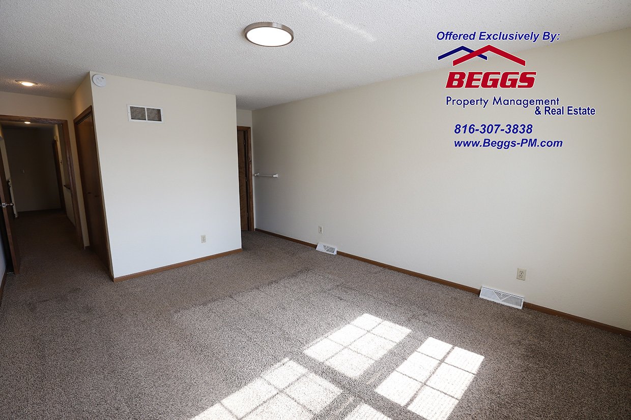 317 Dains, Liberty MO-  3BR, 2.5BA- Duplex property image