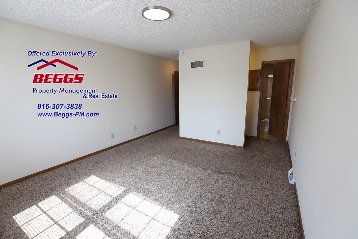 317 Dains, Liberty MO-  3BR, 2.5BA- Duplex property image