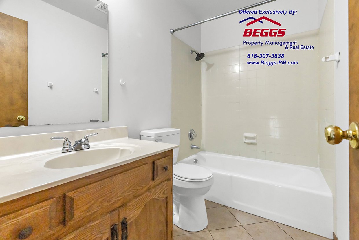 1410 Laurel- Kearney- 4BR 2BA  Duplex property image